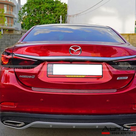 Mazda 6 nâng cấp lip chia pô kiểu Mercedes